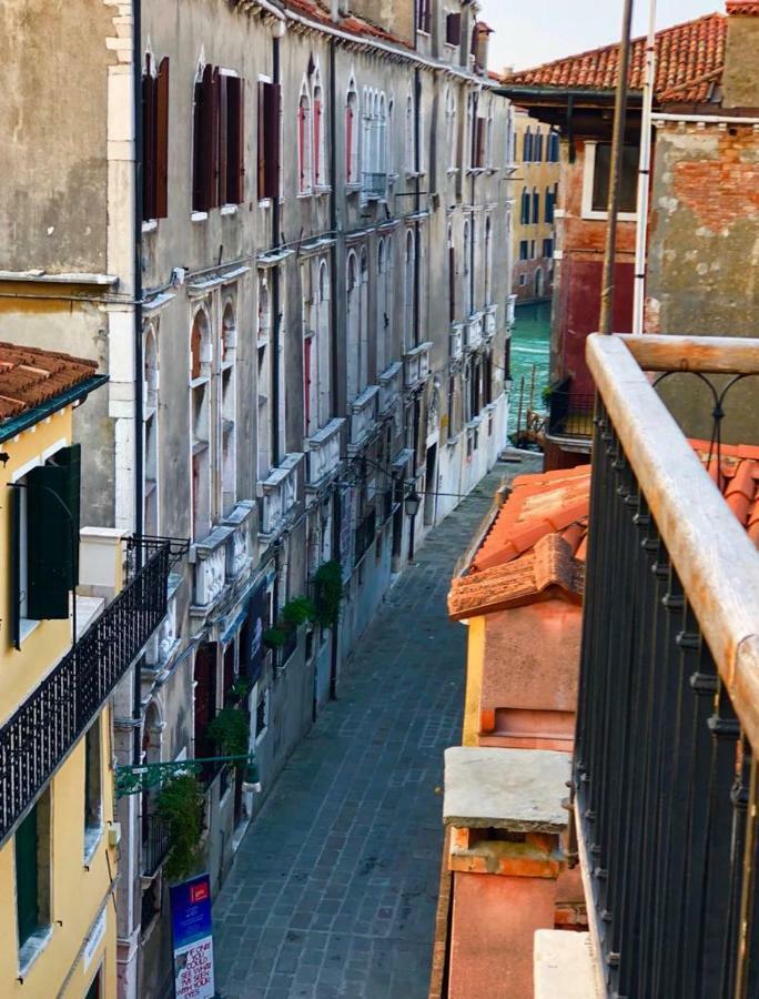 Key Location Near Palazzo Grassi * Wenecja