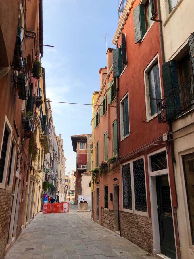 Key Location Near Palazzo Grassi * Wenecja